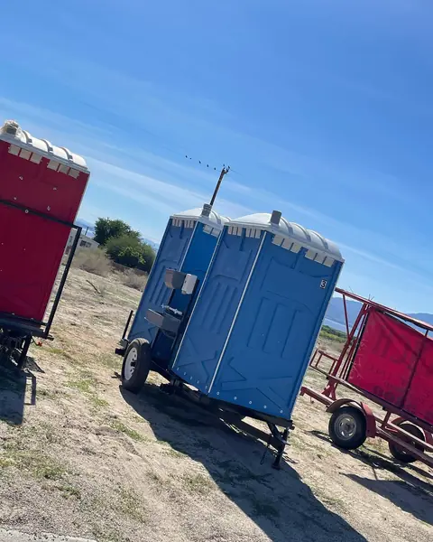 towable porta potties construction
